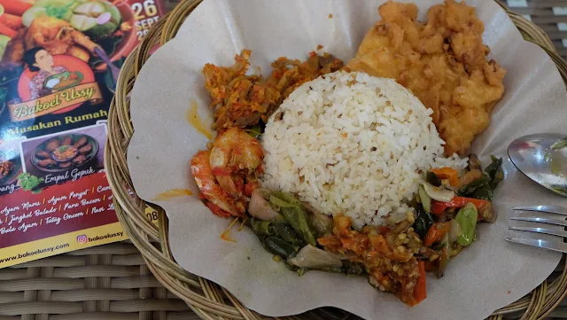 Review Bakoel Ussy