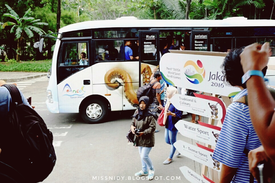 bus wara wiri di taman impian jaya ancol