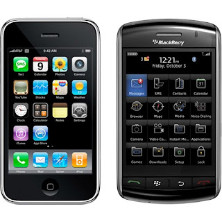 Sejarah  Perkembangan Blackberry  Blackberry di kembangkan oleh sebuah perusahaan canada yang hingga saat inipun, tidak banyak orang yang mengetahui namanya. Sangat berbeda dengan Nokia dan Motorola ataupun microsoft yang namanya dikenal luas, pembuat blackberry adalah perusahaan yang bernama Research in Motion.  Didirikan oleh seorang imigran yunani di kota waterloo, kanada. Pendiri Research in Motion, Mike Lazaridis dilahirkan di Turki, membangun sebuah pemutar rekaman dsi Lego pada umur 4 (empat) tahun, sebuah radio pada umur 5 (lima) tahun, dan berkuliah di Universitas Waterloo. Dia memilih drop out setelah memenangkan kontrak senilai 560 ribu US Dollar. Para pesimis mengasumsukan bahwa pesaing besar akan menenggelamkan produk blckberry dengan membanjiri pasar dengan produk yang serupa. Namun hingga saat ini, tidak ada satupun perusahaan seperti Nokia, motorola atau bahkan microsoft yang sanggup membuat pesaing blackberry.  Keunggulan blackbery adalah mempunyai penampilan yang sangat bersabahat dan bisa selalu terhubung, jadi dimanapun anda, anda bisa selalu mengakses email (saat ini Facebook, Blogging, dll dll). Sejak peluncurannya pada tahun 1999, blackberry telah meraup lebih dari 8 juta pelanggan di seluruh dunia. Sejalan dengan peningkatan kemampuan layanan komunikasi seluler, blackberry pun ikut terangkat. Dan  dengan makin turunnya biaya komunikasi, pada
