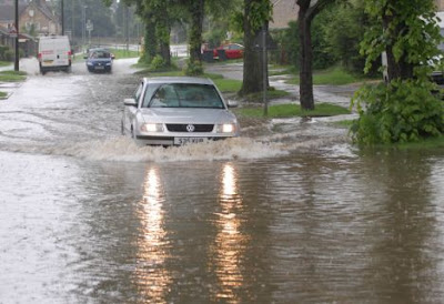 mobil banjir