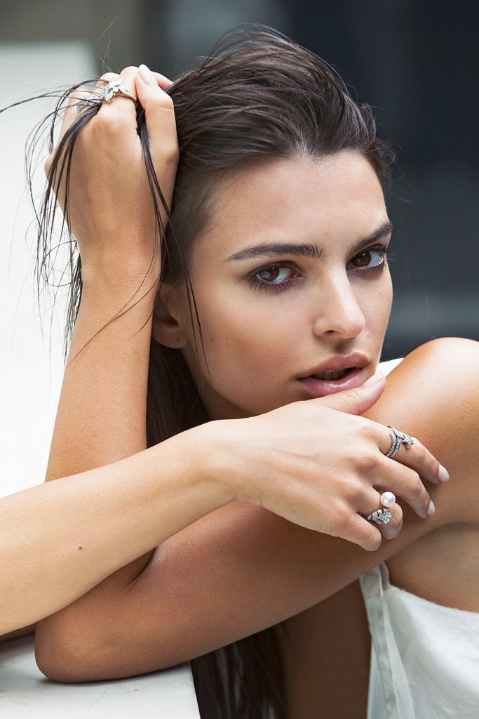 hot model emily ratajkowski topless photo shoot for es magazine may 2016
