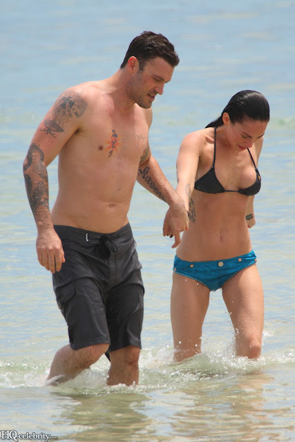 Megan Fox Showing Abs In Sexy Bikini - Photo Gallery