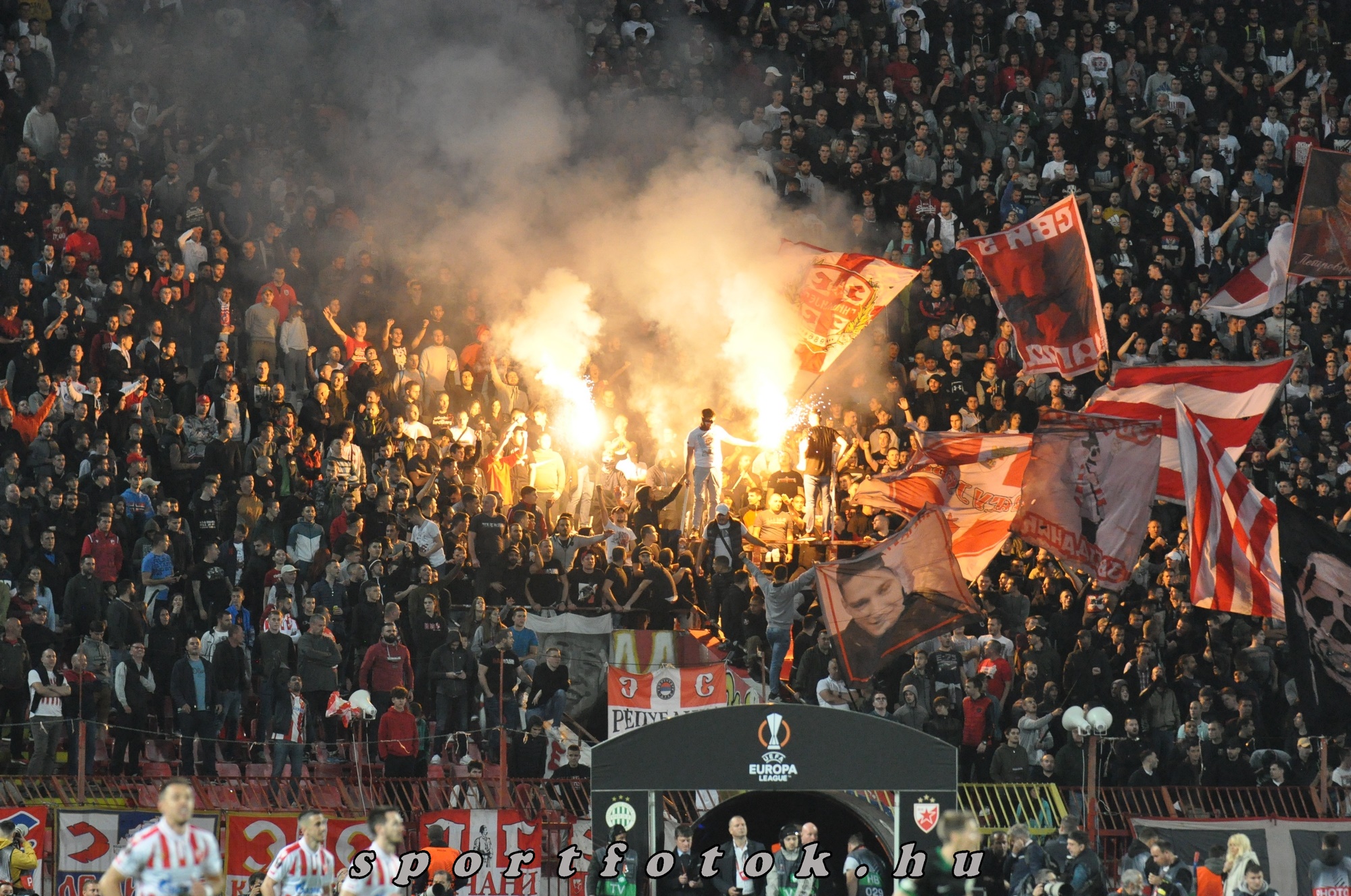 KARNYÚJTÁSNYIRA A KUPATAVASZ !, FERENCVÁROS - CRVENA ZVEZDA, EL, 2022.10.13., OLDALVONAL