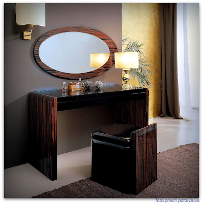 Туалеьный столик для спальни модели Polar dressing table от фабрики Serenissima.