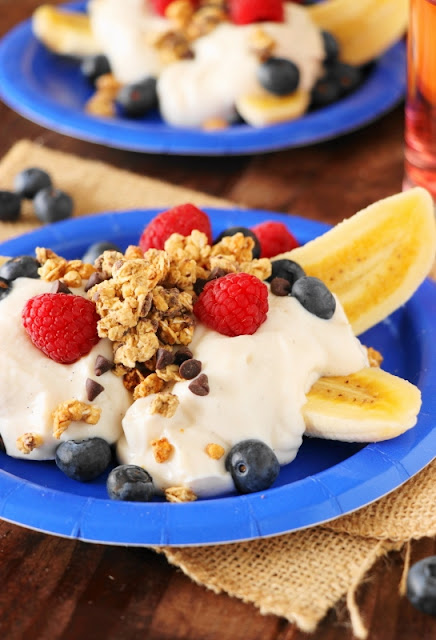 Breakfast Banana Splits ~ These banana beauties will get your day off to a great start! Lovely for dessert, too.