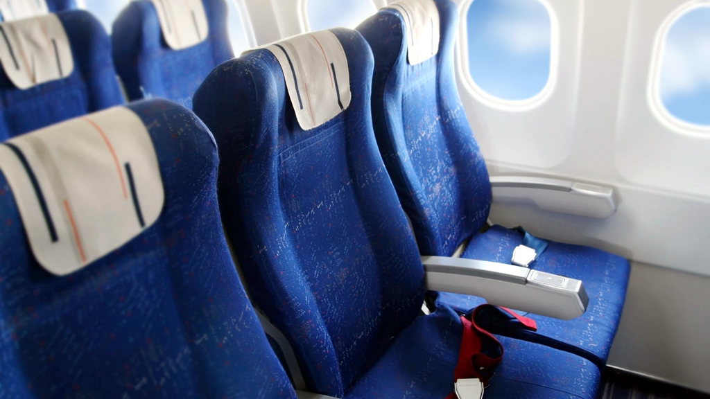 9 Ways to Avoid Germs on a Plane