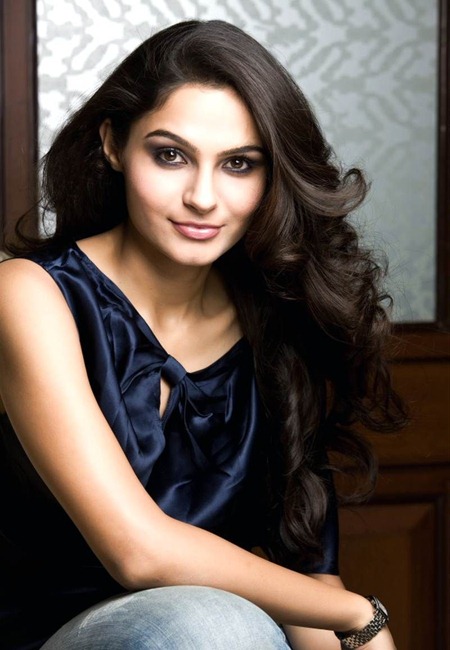 Tamil Actress Andrea Jeremiah Photo Stills | Andrea Jeremiah Hit Actress in Tamil Movies Wallpapers