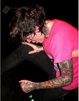 to get a cool sleeve tattoo designs you can see or imite the oli Sykes 