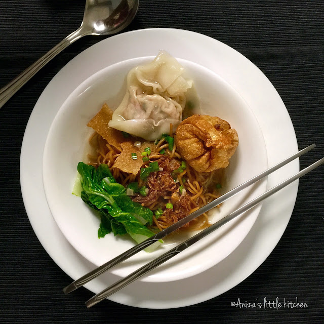 Aniza little kitchen: MEE KICAP DAN SUP WANTAN