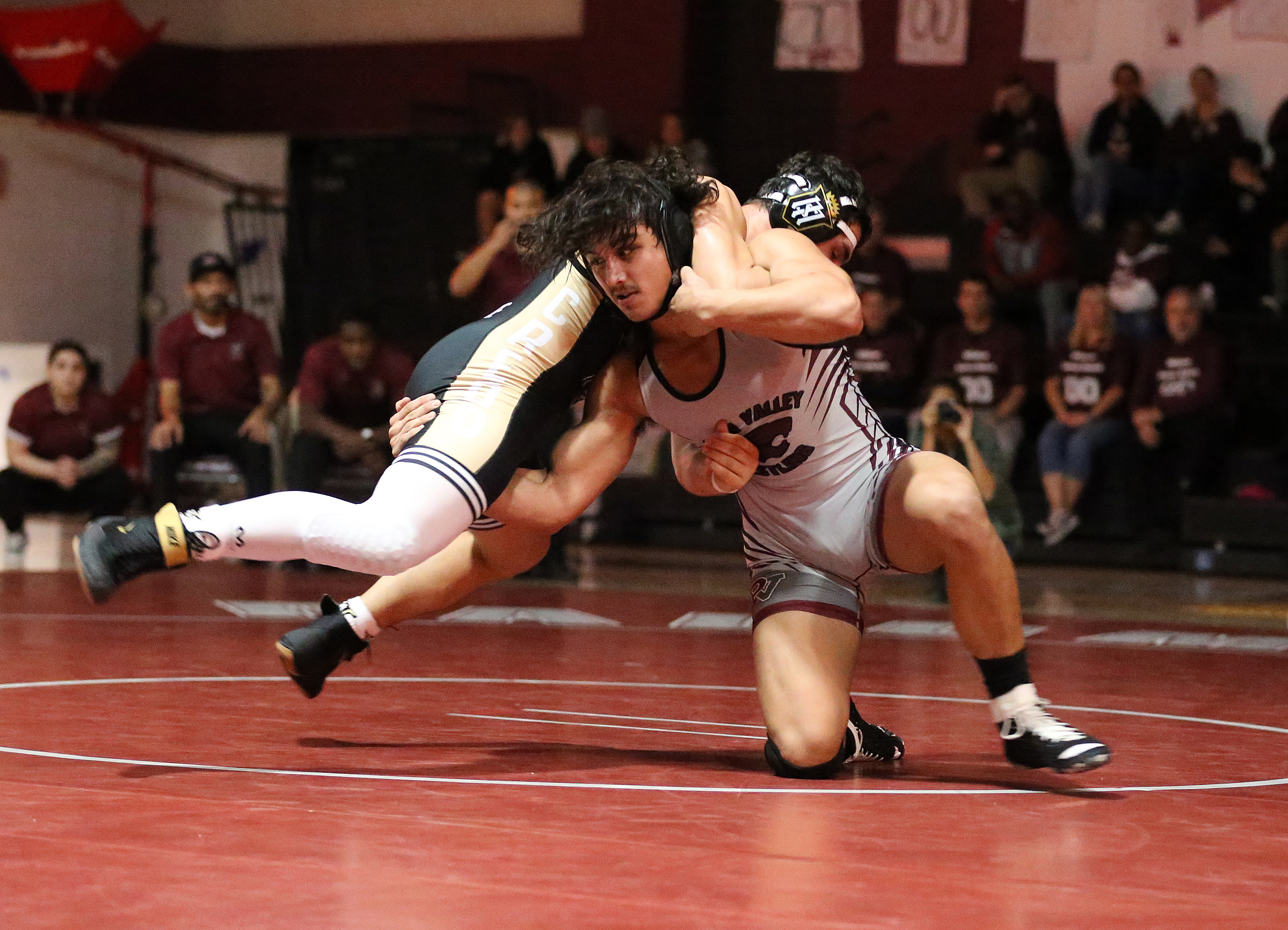 Wildcats wrestling team scores big win over Servite Menifee 24/7