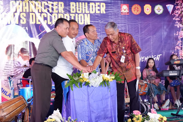 KodimKaranganyar - Lounching  Smart Schol SMKN Jenawi Sebagai Kado Peringatan Hari Ibu