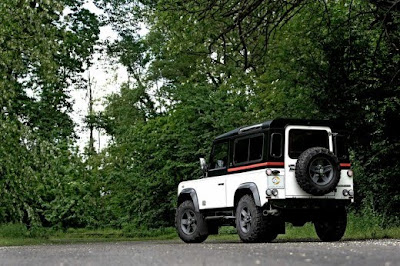 Land Rover Defender by studio Aznom