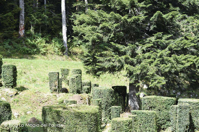 Topiarias, Paisajismo, Ruta Transpiranaica, Viajes en Moto, Boj, Poda topiaria, Poda del boj, Pirineo francés, Pirineos, Jardines mágicos, Jardines de ensueño