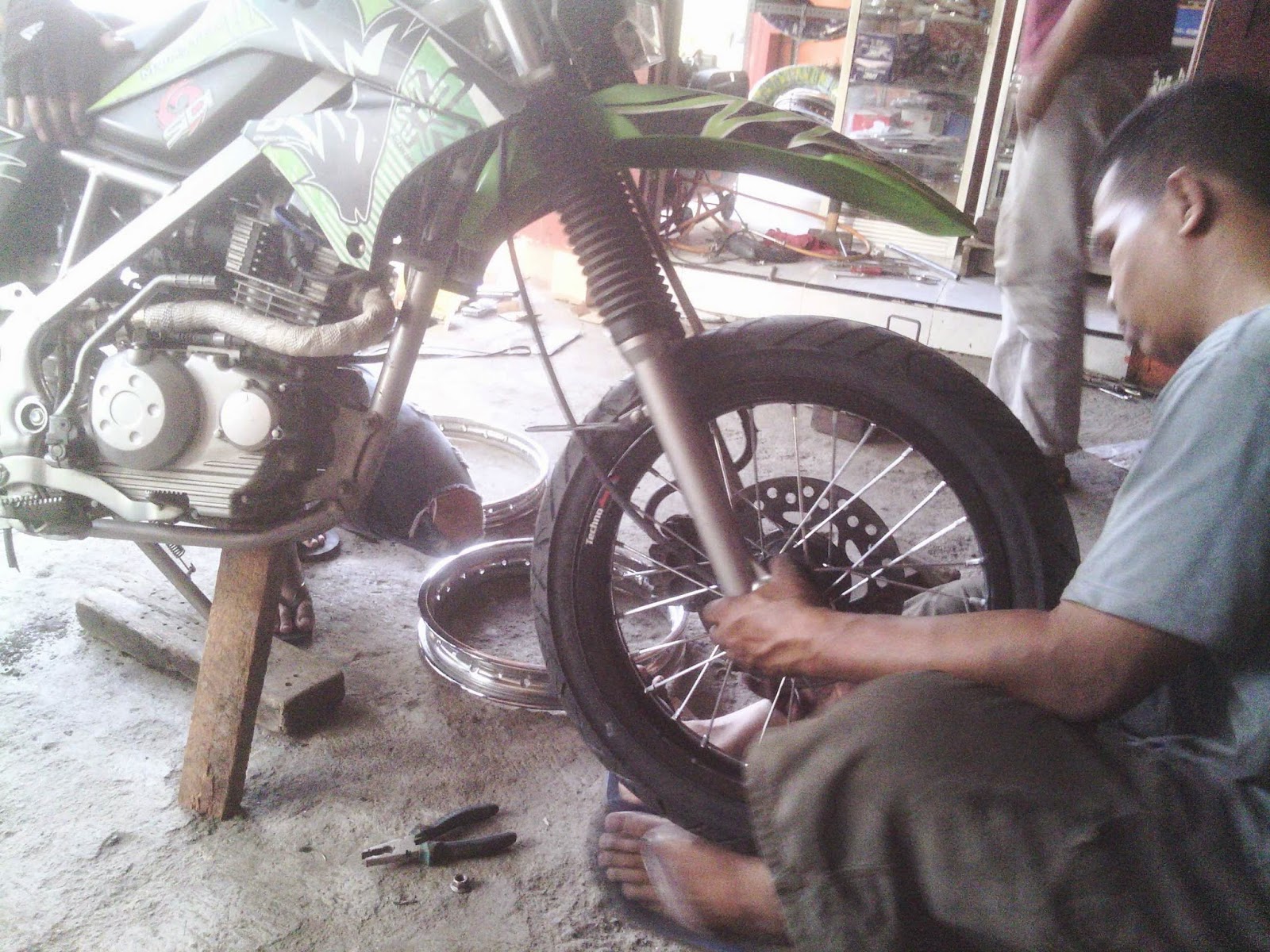  Velg Variasi KLX dan D TRACKER model Supermoto Velg 