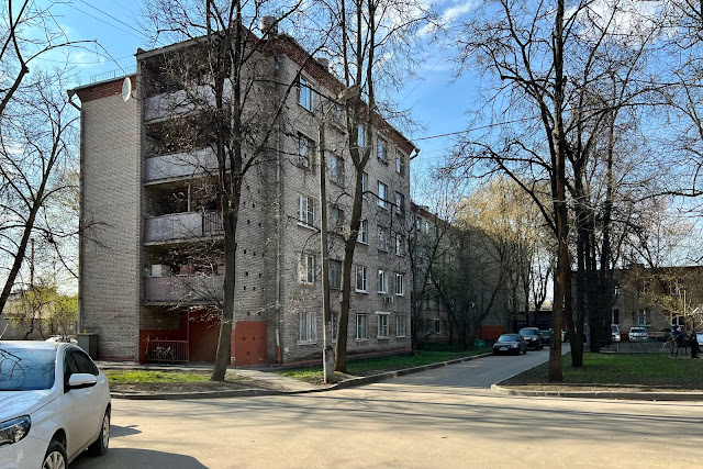 улица Буракова, дворы, жилой дом / общежитие 1962 года постройки