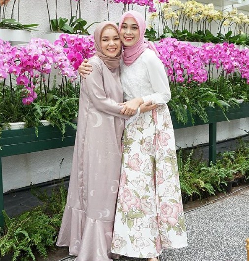 55 Model Gaun Pesta Muslimah Modern Elegan Terbaru 2019 