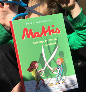 "Mattis: Schnipp, schnapp, Haare ab!" Autorin: Silke Schlichtmann Illustrationen: Maja Bohn Verlag: Hanser