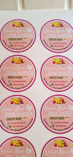 Contoh Desain Logo Olshop Pink Muda dan Cetak Stiker Label 