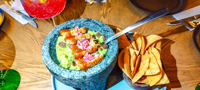 Molcajete en Restaurante Mexicano Centenario Rooftop de Bogotá