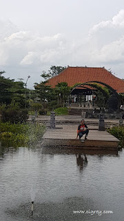 Menikmati Saung Apung di Harvest City Cibubur 