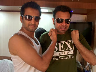 Santhanam and Premji Amaren in Settai