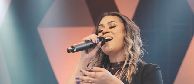 Nathália Valencia lança nova versão para o clássico "Oh Quão Lindo Esse Nome É / Enche-Me"