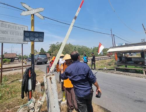 Kerap Terjadi Kecelakaan, Dishub Ngawi Segera Membangun Pos Jaga Dan Palang Pintu Perlintasan KA