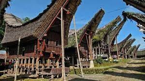 rumah adat toraja (tongkonan)