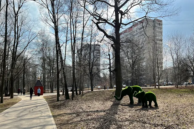 Керамический проезд, парк «Северные Дубки», слоны