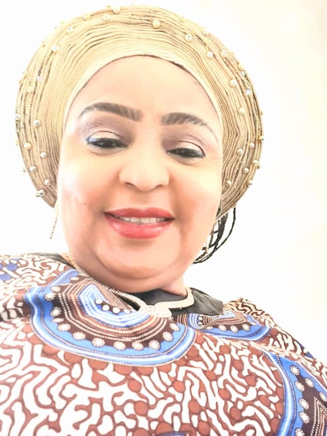 The Dazzling Looks of Stylish Lady Sidi Elelu