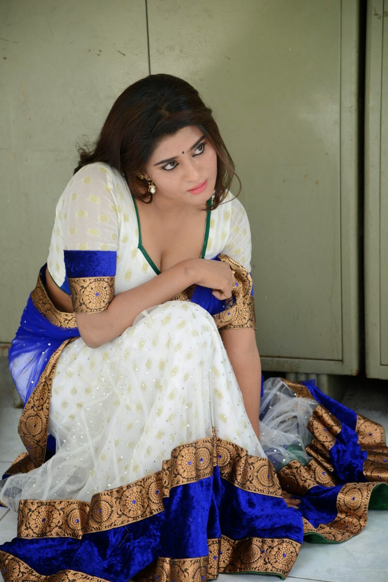 Actress Harini Hot Photo Shoot Gallery-thumbnail-16