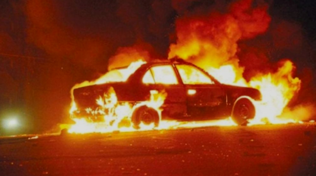 "اندلاع حريق في سيارة بأولاد ستوت، الناظور: التدخل السريع يمنع تفاقم الخسائر"