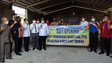 Bupati Karimun Melakukan Soft Opening Tempat penimbunan Sementara Pelabuhan Kargo Parit Rempak