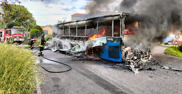 Cotral: bus in fiamme sui monti della Ciociaria