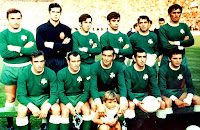 P. A. E. PANATHINAIKÓS (ΠΑΕ Παναθηναϊκός Α. Ο.). Temporada 1970-71. Kamaras, Economopoulos, Vlachos, Tomaras, Sourpis, Kapsis. Grammos, Domazos, Antoniadis, Phylakouris, Eleftherakis. El portero Economopoulos, gran admirador de Iríbar, jugó con la camiseta del portero vasco A. F. C. AJAX 2 🆚 P. A. E. PANATHINAIKÓS 0 Miércoles 2/06/1971. 16ª edición de la Copa de Campeones de Europa, final. Londres, Inglaterra, Reino Unido, estadio de Wembley: 83.179 espectadores. GOLES: ⚽1-0: 5’, Dick Van Dijk. ⚽2-0: 87’, Arie Haan.