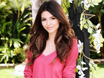 TOP 5 : Photo of American Actress Victoria Justice
