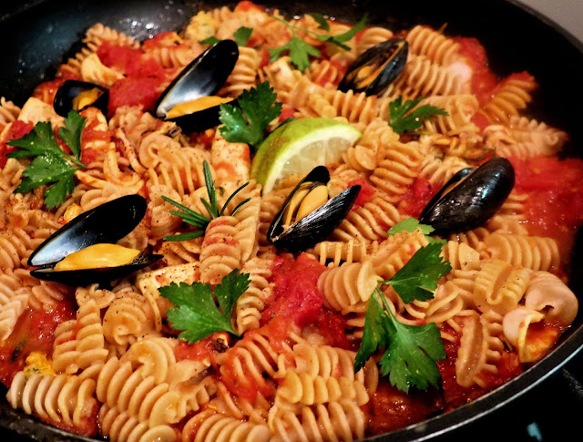 pâtes aux fruits de mer; moules,encornets