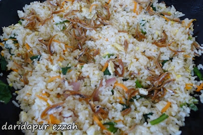 Dari Dapur Ezzah: Nasi Goreng KampungSpageti Goreng 