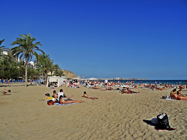 plaża w Hiszpanii w październiku, jaka pogoda?