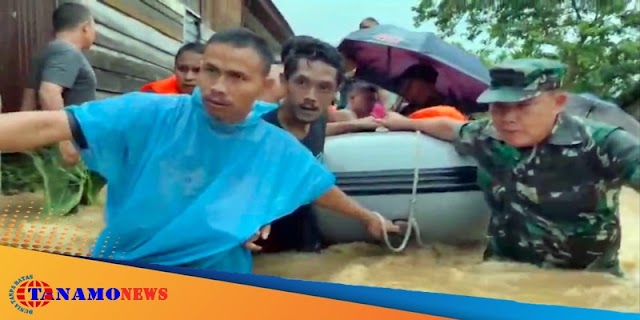 Tim SAR Brimob Polda Sumbar Langsung Turun Bantu Warga Terdampak Banjir di Tunggul Hitam