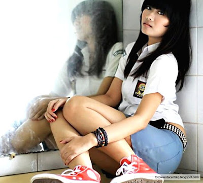 Foto Cewek Berseragam SMA Cantik