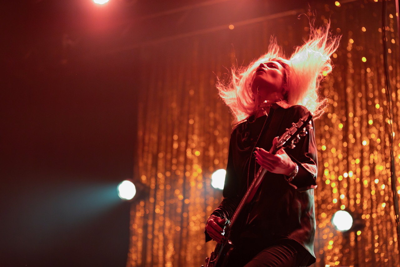 Alison Mosshart of the Kills @ the Fox Theater (Photo: Sean Reiter)