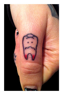 finger tattoos, tattooing