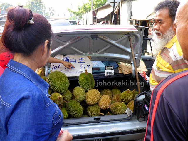 Honest-Durian-Seller-JB-Johor-Bahru 