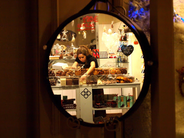 lady mirror pastries barcelona petritxol