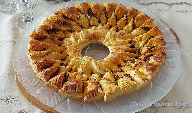 Torta salata di sfoglia, pomodori secchi e olive