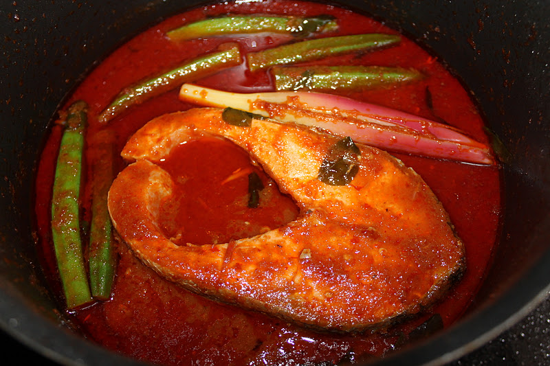 Masak Asam Pedas Ikan Salmon dan Bendi - Azie Kitchen