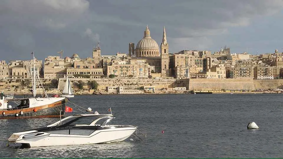 Вид с моря на столицу Республики Мальта
