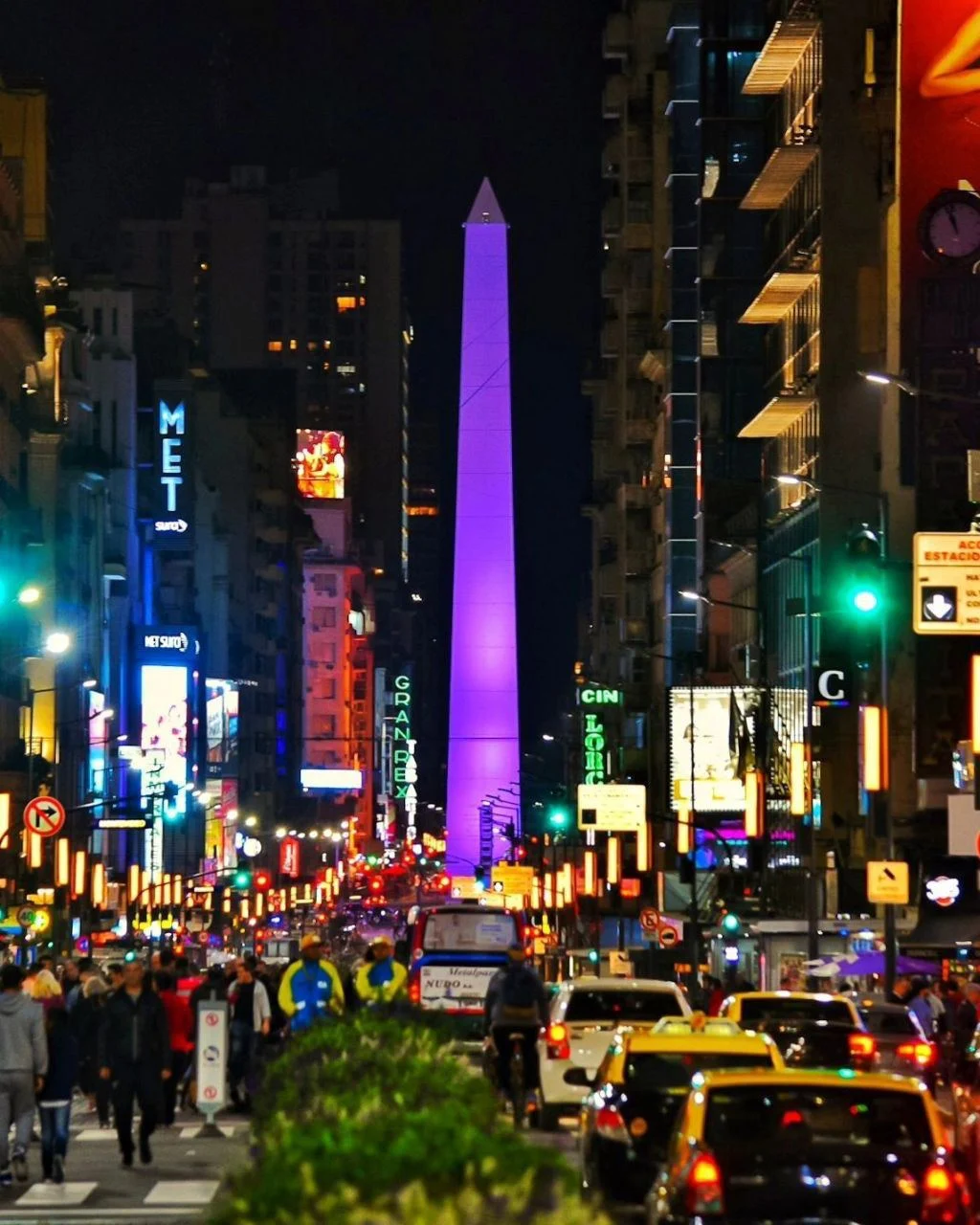 بوينس آيرس، الأرجنتين، أمريكا الجنوبية، مظاهرات وموسيقى، الحياة اليومية، تضخم اقتصادي، سمك ولحوم، سوق الصرف السوداء، العاصمة الأرجنتينية، المعالم السياحية، طبيعة روح الناس، الحياة البحرية، ثقافة النفاق، السياحة في بوينس آيرس، الجمال الطبيعي، التاريخ والتراث، السياحة الثقافية، الطبول والأغاني التقليدية، مأكولات تقليدية، الأزمات الاقتصادية، العيش تحت أشعة الشمس، مشاكل الحياة اليومية، الطبيعة الفريدة، التنوع الثقافي، أماكن الجذب السياحي، الحياة الليلية، تحديات الاقتصاد الحديث، جمال البيئة الحضرية، الثقافة الفنية، السعادة تحت الشمس