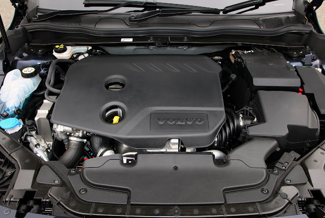 2013_Volvo-V40_Engine